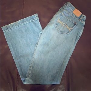 Wide leg low rise light wash jean 4